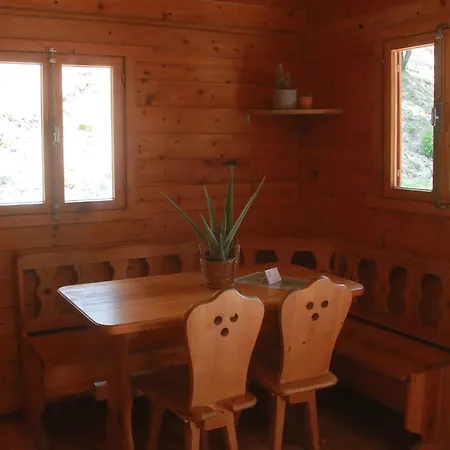 Alivi Di A Restonica مكان تخييم كورتي