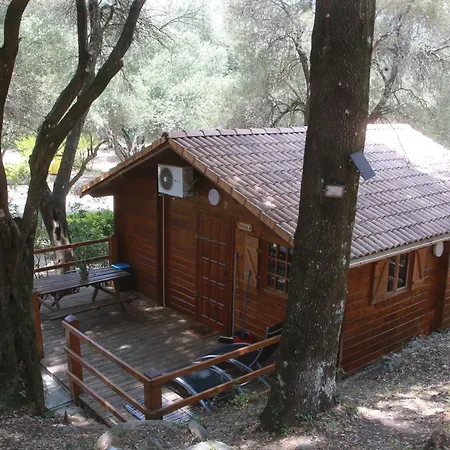 Alivi Di A Restonica مكان تخييم *